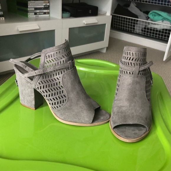 American Eagle Outfitters Shoes - Soft Gray American Eagle Heels 👠